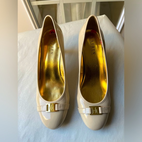 Lauren Ralph Lauren Shelbi Patent Style Cream Slip on Pump Sz 9.5 EUC - Picture 1 of 13